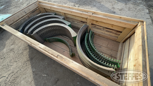 (5) John Deere small wire concaves